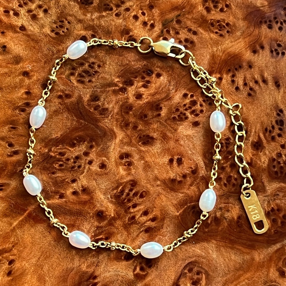 Floating style fresh water pearl bracelet